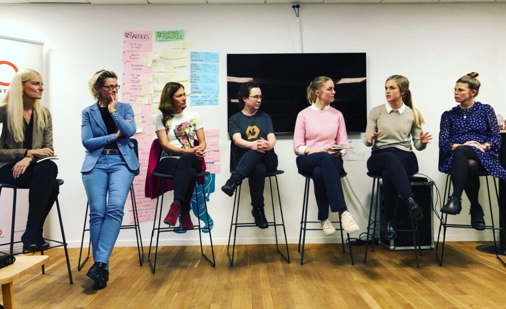 Debatpanelet består af (Fra højre mod venstre) Louise Fredbo Nielsen, Nete Green Johannsen, Silja Nyboe Andersen, Sofie Bladstad, Lotte Marschal, Marlene Nørgaard Carolus, og Ann-Christina Lykke.