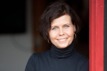 Birgitte Baadegaard er født i 1967. Hun er oprindeligt uddannet cand.merc., men arbejder i dag som forfatter og Feminine Leadership Mentor.