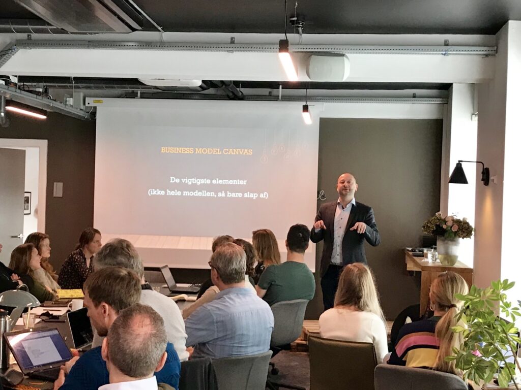 Anders Balch Berthelsen byder velkommen til Akademikernes a-kasses startup-program for iværksættere. Foto: Julie Askholm Wonsild
