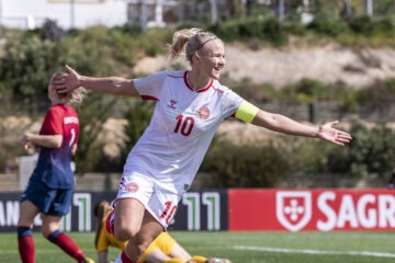 Pernille Harder, Danmark, jubler efter målet til 1-0 i kampen mod Norge- Algarve Cup 2020. Foto: Anders Kjærbye - dbufoto.dk