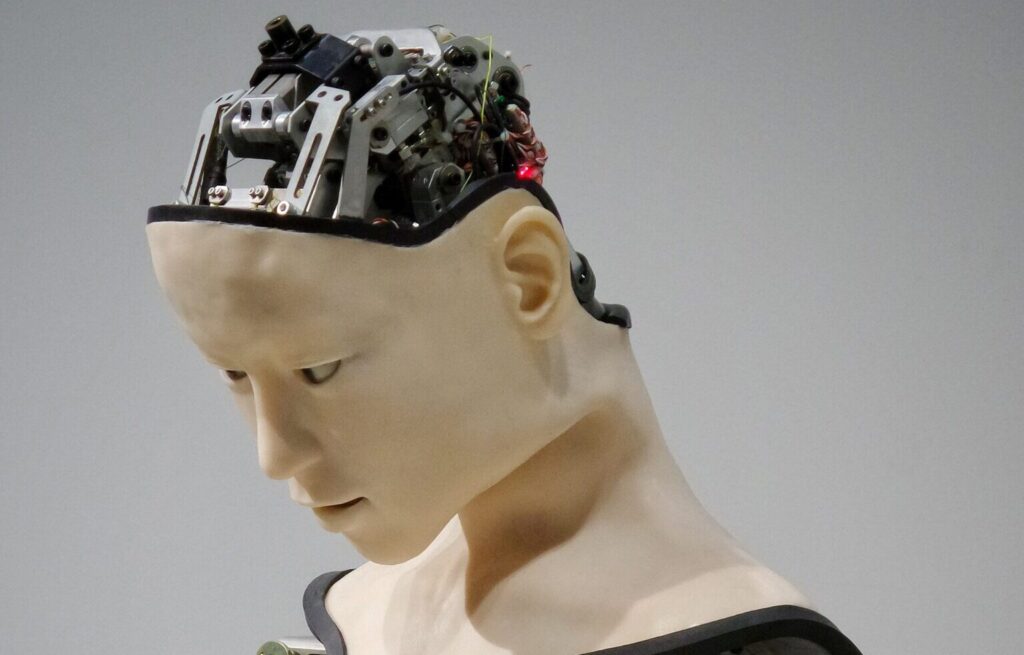 Kunstig intelligens er baseret på historiske data, som forstærker vores stereotype billede af verden. Foto: Possessed photography, Unsplash