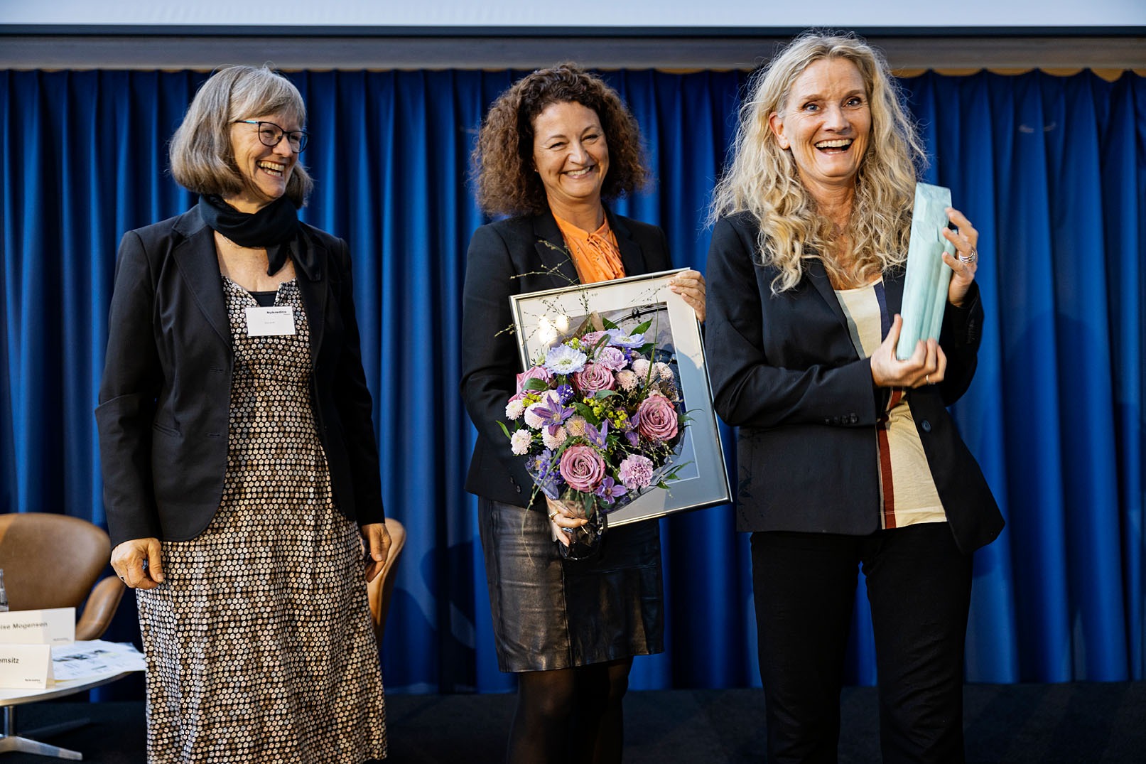 Den fornemme pris blev overrakt af Nykredits Fonds formand Nina Smith og bestyrelsesmedlem Louise Mogensen Foto: Søren Svendsen